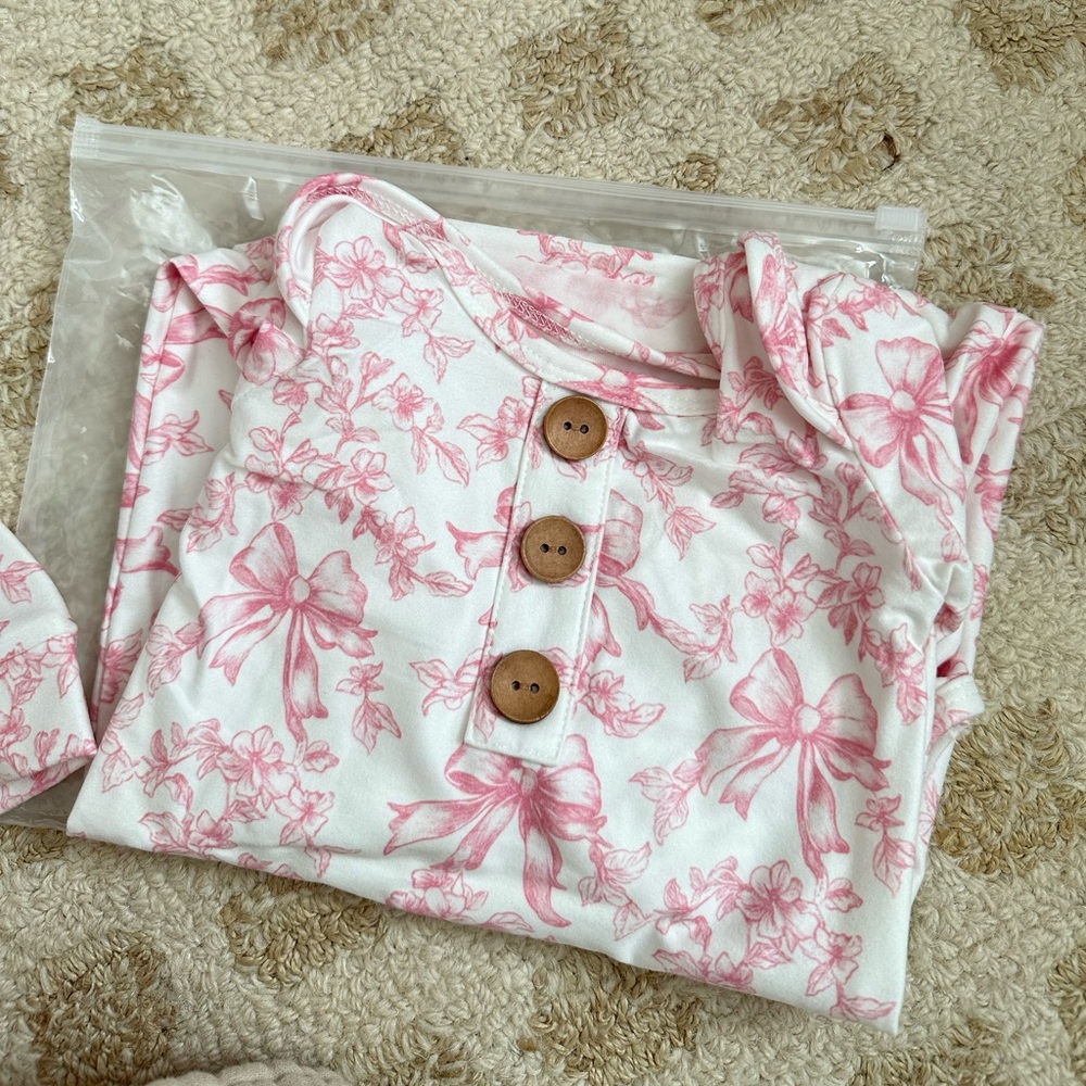 NEW Caden Lane Blushing Bows Newborn Baby Knot Gown & Hat Set - Picture 3 of 4